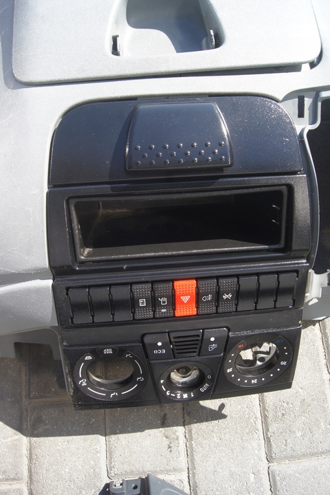 фото №11, Панель раздаточная консоль iveco daily iii 06-11