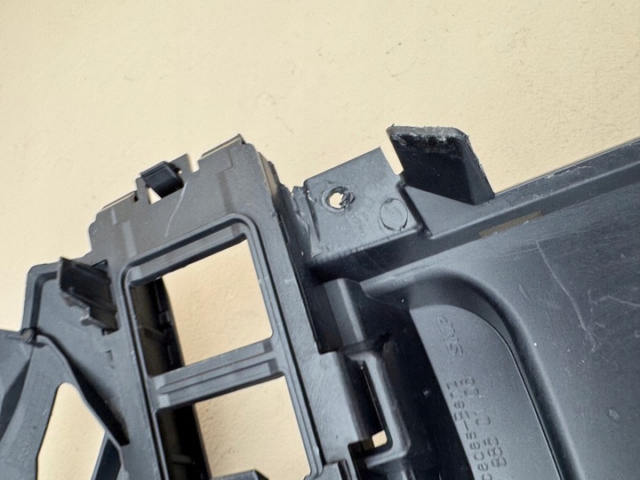 фото №12, Mercedes gls amg x167 19r- ползун крепление бампера левый перед a1678850106