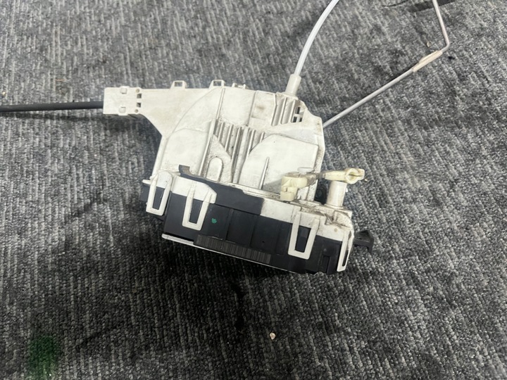 фото №3, Mercedes sprinter w906 315 2006r замок дверь левый перед левый переднее