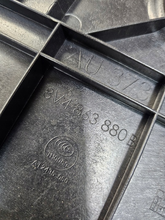 фото №6, Оббивка боковина багажника правий audi a3 8v 8v4863880b