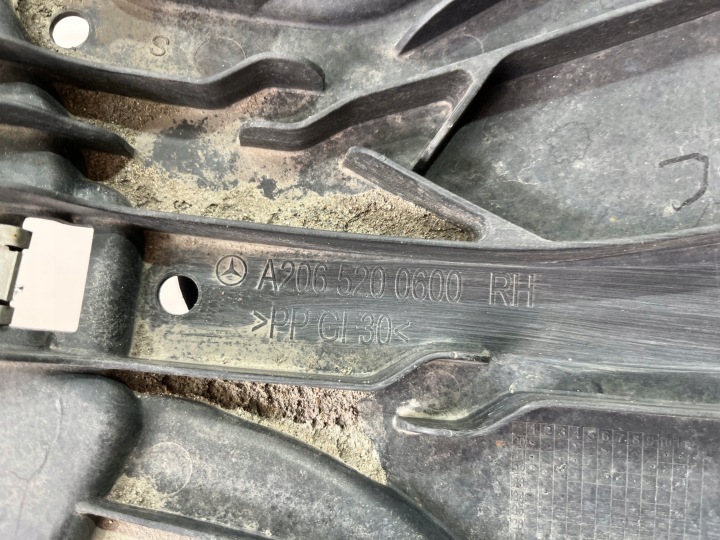 фото №6, Mercedes c класс w206 защита под бампер перед передняя правая a2065200600