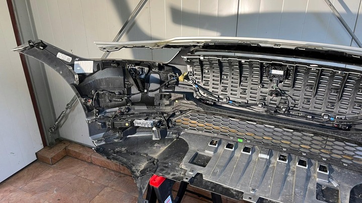 фото №13, Jaguar i-pace x590 бампер переднее комплектный 6xpdc , камера , радар