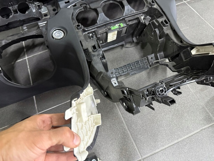 фото №15, Mercedes w205 c-klasa рестайлинг панель консоль подушка безопасности ремни оригинал