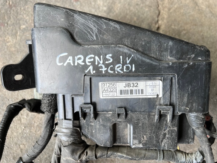 фото №10, Блок запобіжників джгут камери двигуна kia carens iv 13- 1.7 crdi eur
