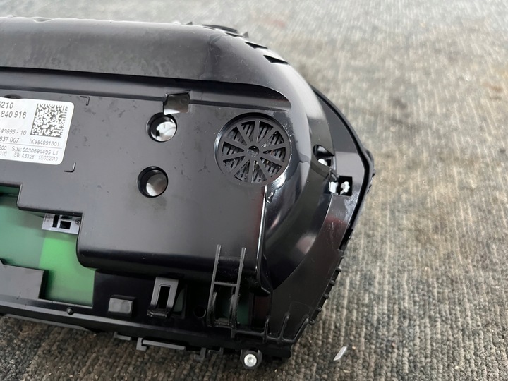 фото №13, Bmw x1 f48 lci рестайлинг 2.0 d 2019r механическая коробка передач спидометр манометр приборы оригинал европа