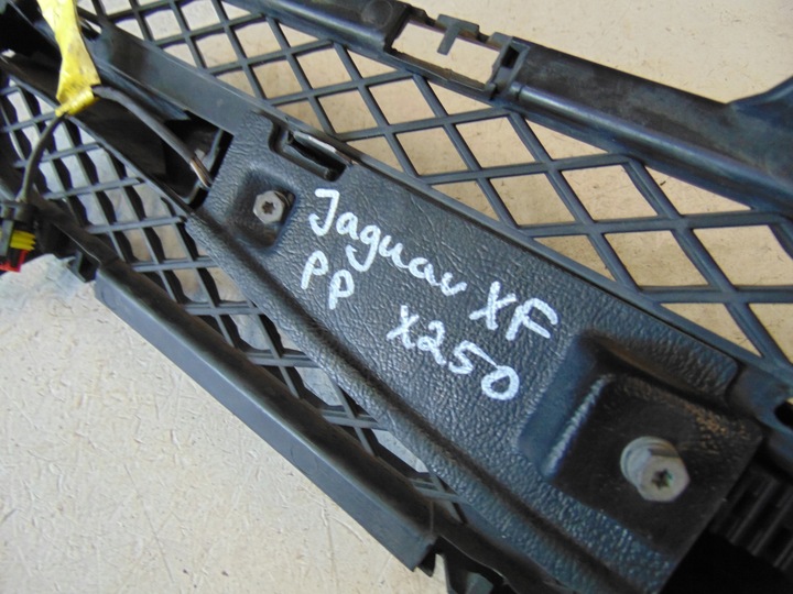фото №9, Решётка свет led правая перед jaguar xf x250