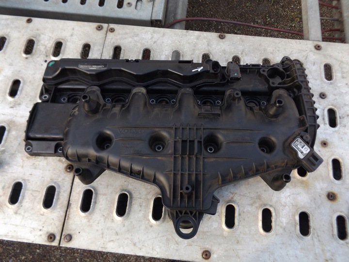фото №1, Крышка клапанов volvo 2.4 d5 2.0 d3 s80 v70 xc60