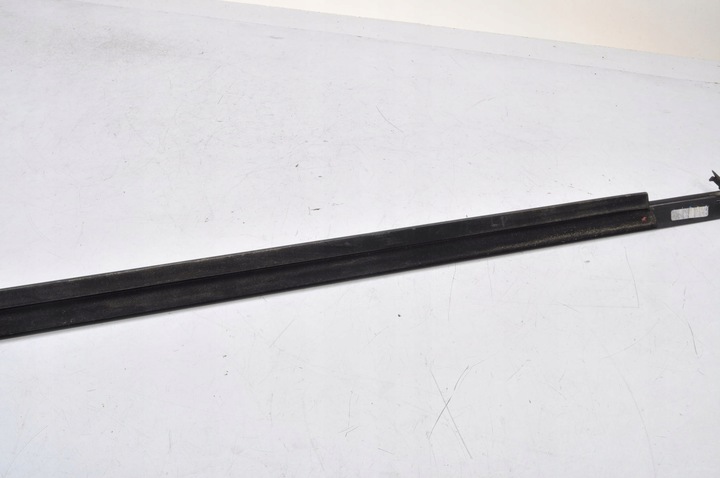 фото №11, Bmw g12 планка стёкла прилегающая к стеклу передняя левая 7336009
