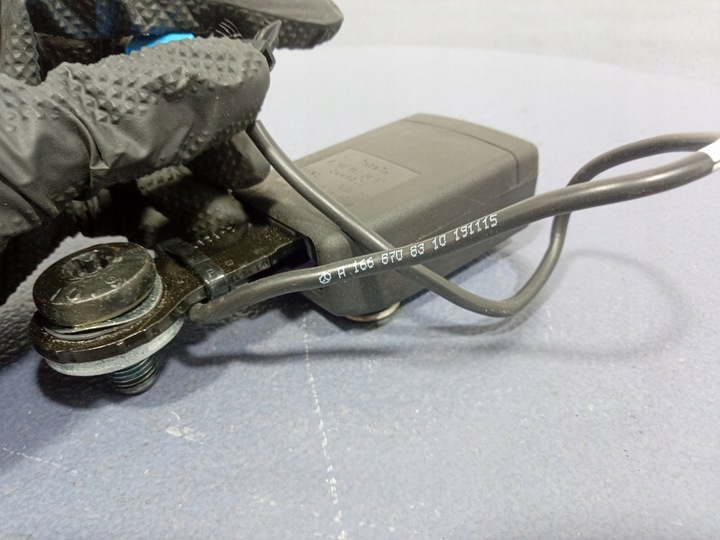 фото №7, Mercedes gls x166 застёжка скоба ремня зад 3 ряд a1668602469