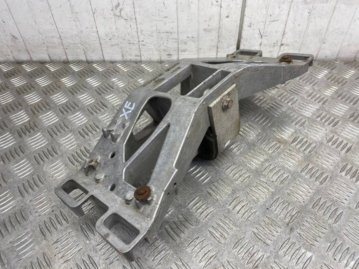 фото №15, Кронштейн подушка коробки коробка передач jaguar xe gx735060ac gx736a026ac