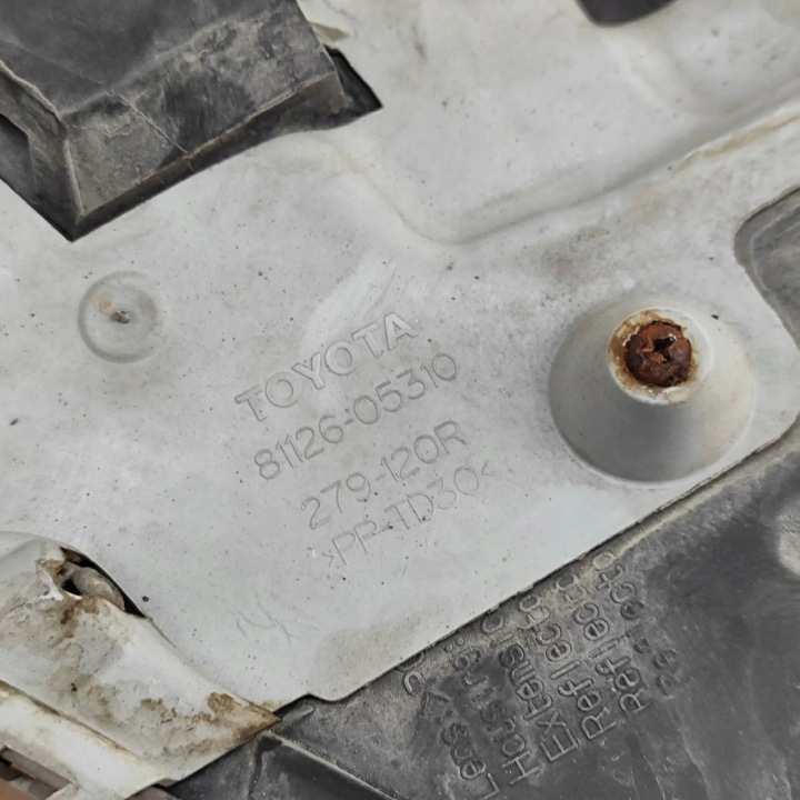 фото №15, Toyota avensis estate _t27_ праве передній фара 2011