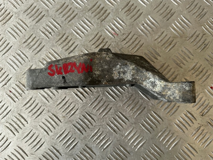 фото №10, Vw passat b7 usa 1.8 tsi держатель лапи поддержка коробки коробки передач 1k0199117ab