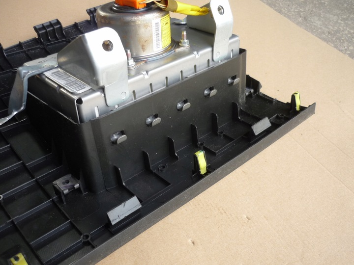 фото №9, Подушка пассажира заглушка corolla verso ii 04-09