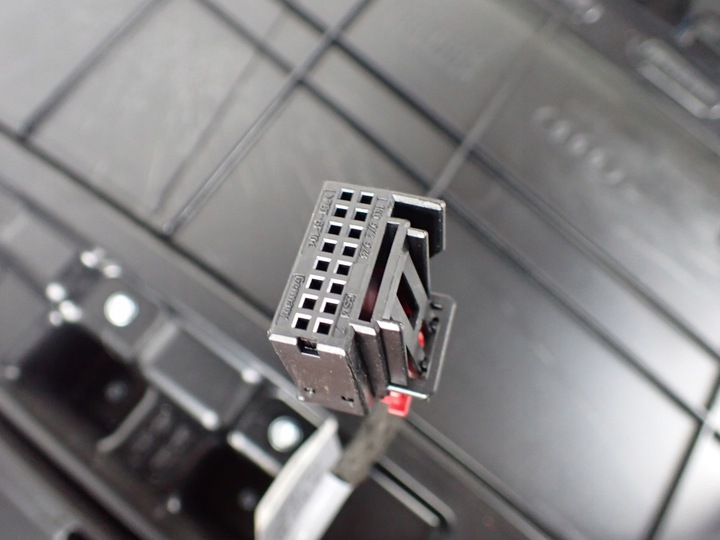 фото №11, Оббивка боковина двері праві зад audi a5 8t 8t8867306 європа