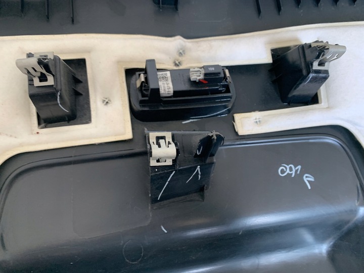 фото №15, Ford mustang mach-e 21r 75.7kwh обивка крышки багажника зад оригинал