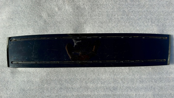 фото №1, Audi q7 прокладка pod номерні знаки рамка 4l0807287