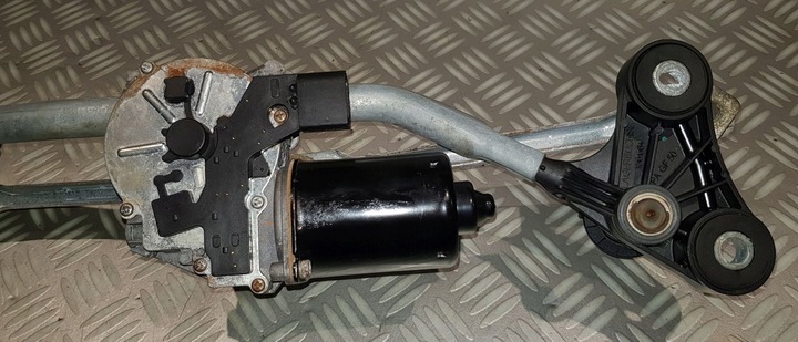 фото №11, Bmw e60 e61 e63 двигунчик механізм двірник скла перед 7131164 європа