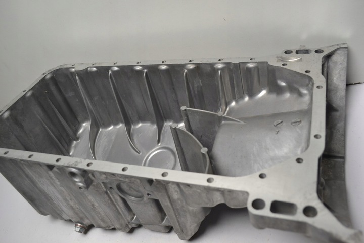 фото №11, Mercedes t1 утка 601 sprinter поддон масляная