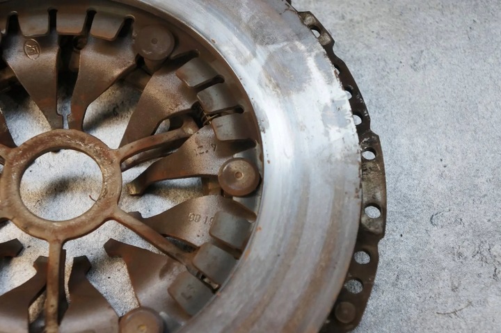 фото №5, Сцепление комплектные kpl vw transporter t5 caravelle - 1.9 tdi - 03g105264l