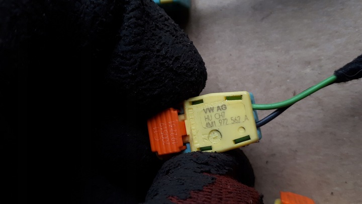 фото №6, S4 b9 a4 8w штекер разъём подушка безопасности 4m1972562a a5 8w