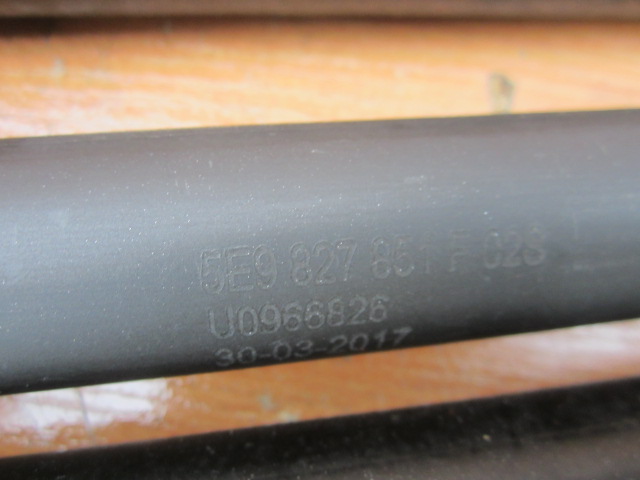 фото №12, Skoda octavia iii универсал рестайлинг амортизатор крышки зад pr 5e9827852f le 5e982851f