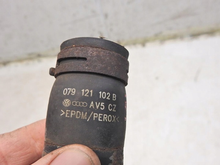 фото №6, Шланг труба води audi a8 d3 4.0 v8 tdi 079121102b
