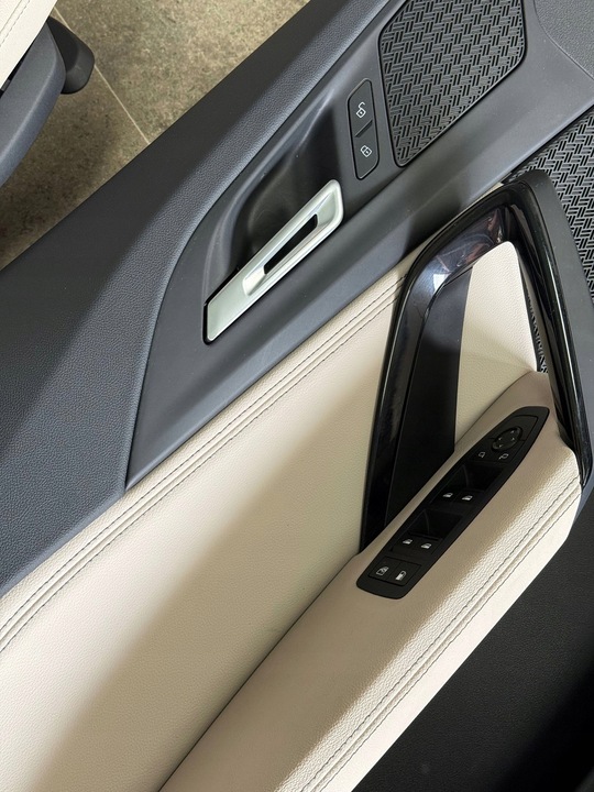 фото №12, Bmw x1 u11 салон сиденья диван обшивки спортивные сиденья sensatec бежево-серый механическая коробка передач