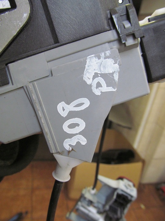 фото №8, Peugeot 308 07-13 ручка замок правые зад 6pin c402