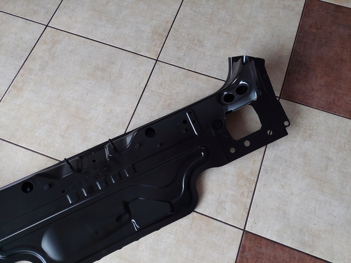 фото №7, Pas задний - планка закрывающая - audi a4 b9 - 8w9 - универсал - новый