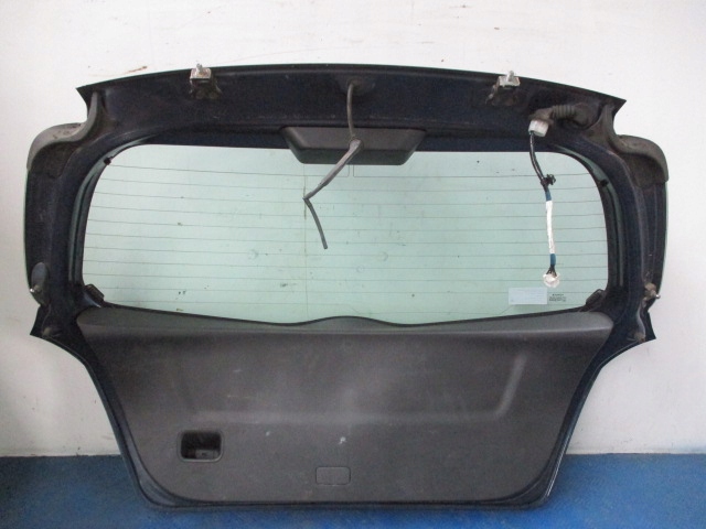 фото №3, Toyota yaris ii стекло задняя крышка багажника 8p4
