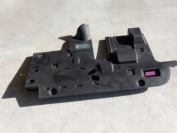 фото №1, Защита нижняя консоли левая 4l1815173 audi q7