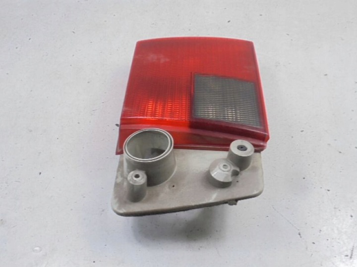 фото №6, Audi a6 c4 лампа зад правая з крышки универсал