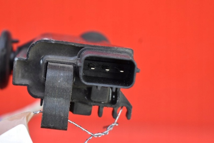 фото №8, Катушка зажигания zl01-18-100b mazda 323 bj 1.5 16v 88 km 98-00