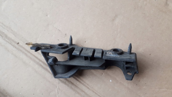 фото №6, A4 b8 s4 ползун бампера правые перед 8k0807284