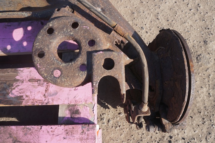 фото №9, Toyota auris i 2006-2012r задняя балка подвешивание 4210102260 суппорт nr.222