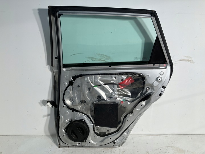 фото №9, Auris ii універсал двері задні праві правий зад 1f7 світла скло шату́н