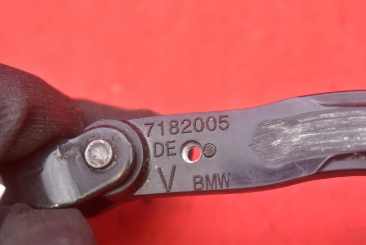 фото №7, Ограничитель дверь правая перед 7182005 bmw f10 f11 09-13