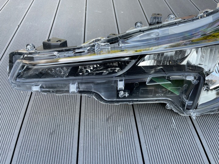 фото №12, Toyota corolla e21 лампа led ліва права комплект 8111002s60 8111502s60