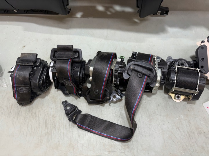 фото №11, Bmw x1 u11 head-up алькантара торпедо раздаточная консоль оригинал подушка ремни i2