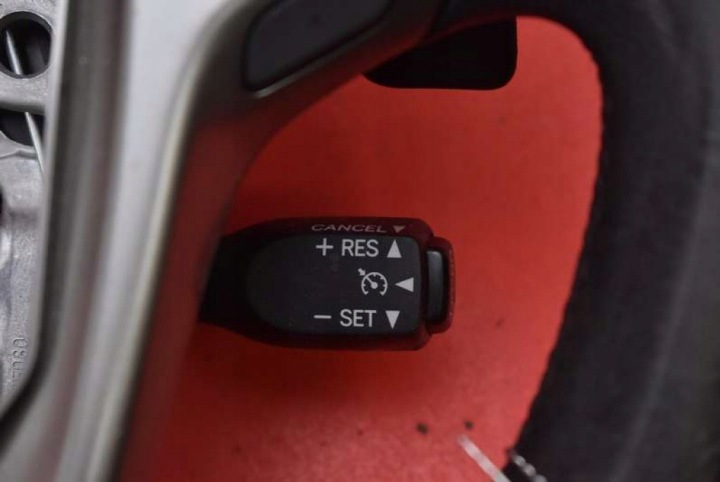 фото №9, Руль мультифункция 45100-05680 toyota avensis t27 09-11