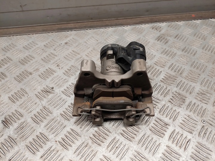 фото №6, Audi q3 f3 3q0615406 зад сторона правая зажимы