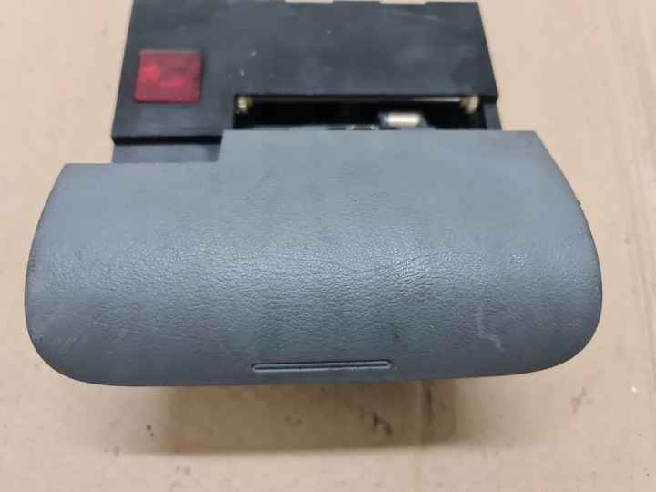 фото №7, Пепельница гнездо 12v audi tt 8n серая 8n0857951