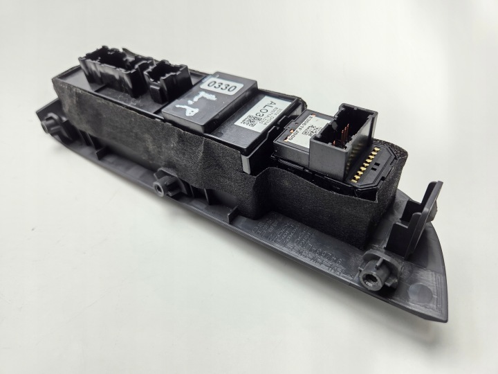 фото №9, Subaru outback v 14-19 переключатель стёкла 83071al030 панель левое 94263al130