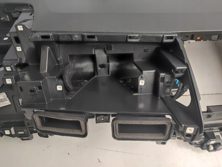 фото №7, Торпедо консоль подушка ремни peugeot rifter partner iv berlingo iv combo e