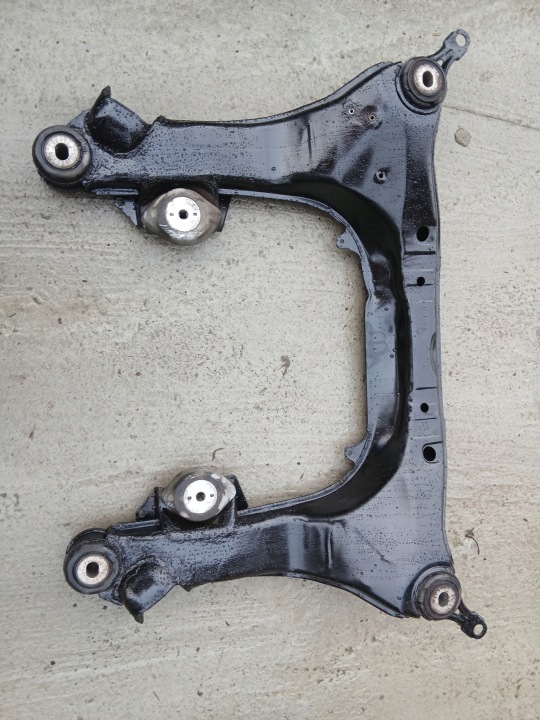 фото №6, Подушка коробки кпп / коробка передач audi a4 b6 b5 a6 c5 passat skoda 8d0399151