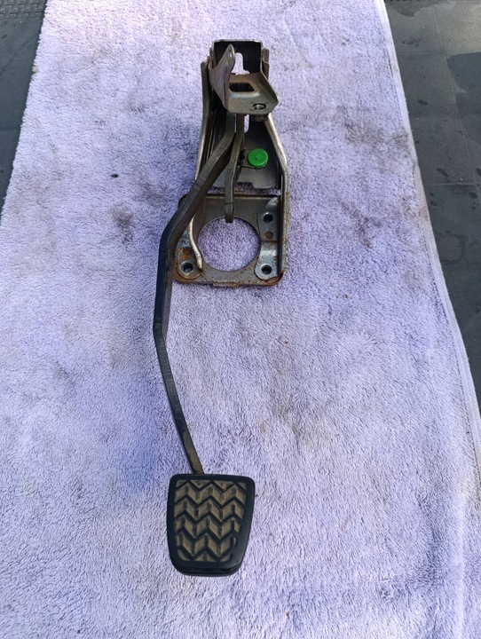 фото №1, Педаль гальма з кріплення i накладка toyota yaris 47101-0d010 оригінал