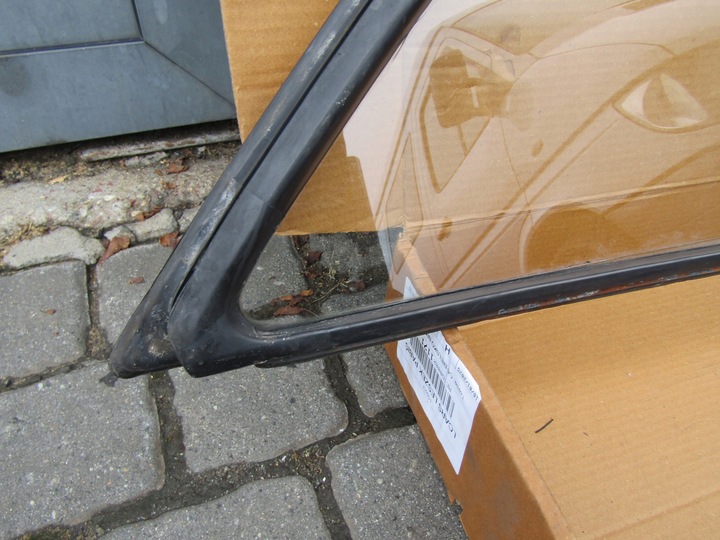 фото №13, 7 mercedes w124 универсал белая левая стекло задняя боковая крыльев + прокладка