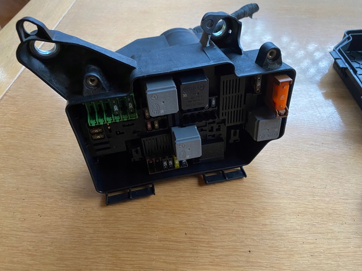 фото №11, Коробка запобіжників mercedes a2055402328 a2135400024 b11