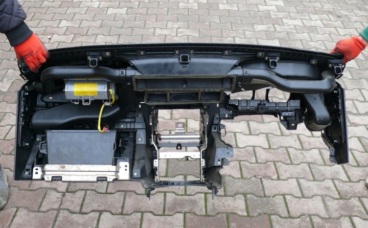 фото №9, Торпедо роздавальна капот подушка  mitsubishi outlander i 1 01-08r. європа