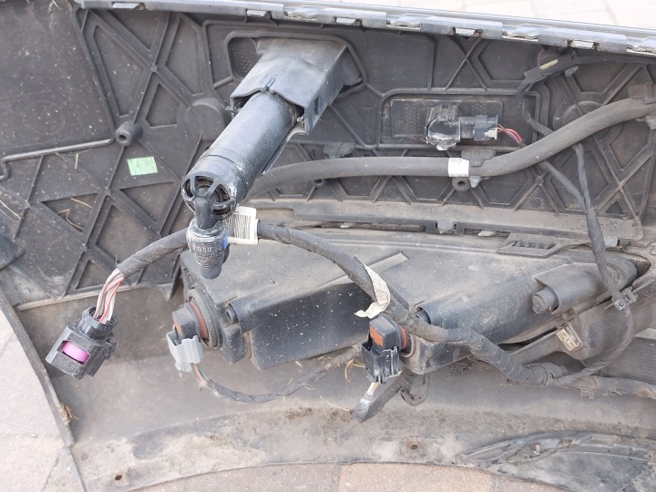 фото №13, Vw passat b7 бампер перед передний распылители pdc 3aa807221 lb8r